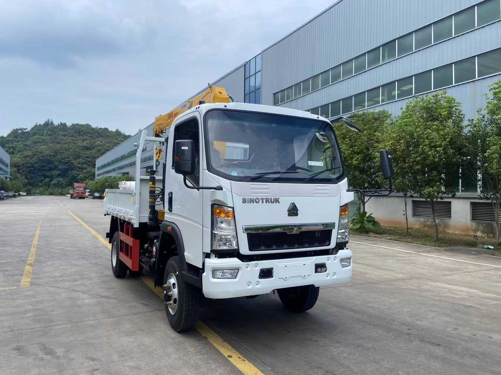 SINOTRUK HOWO 4×2 Mounted-crane Truck 8 tons