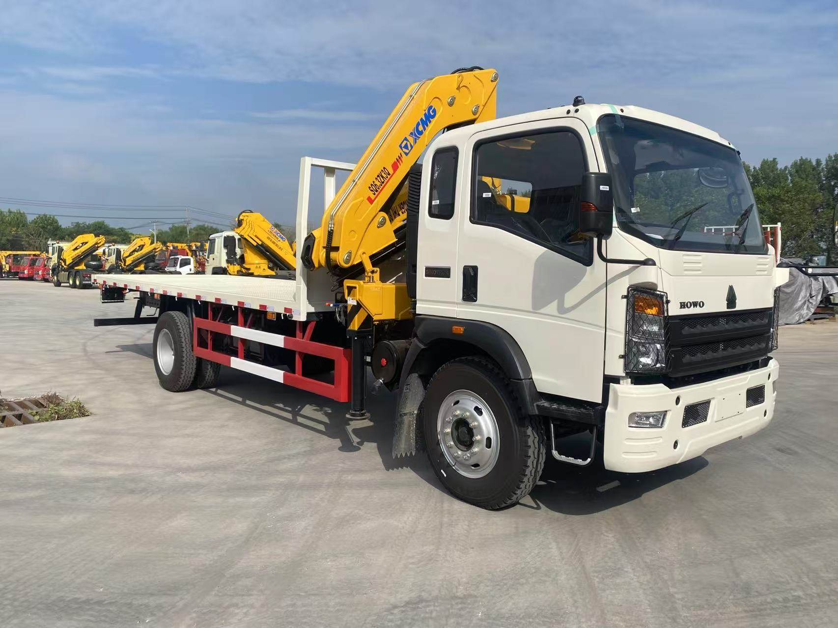 SINOTRUK HOWO 4×2 Mounted-crane Truck 8 tons