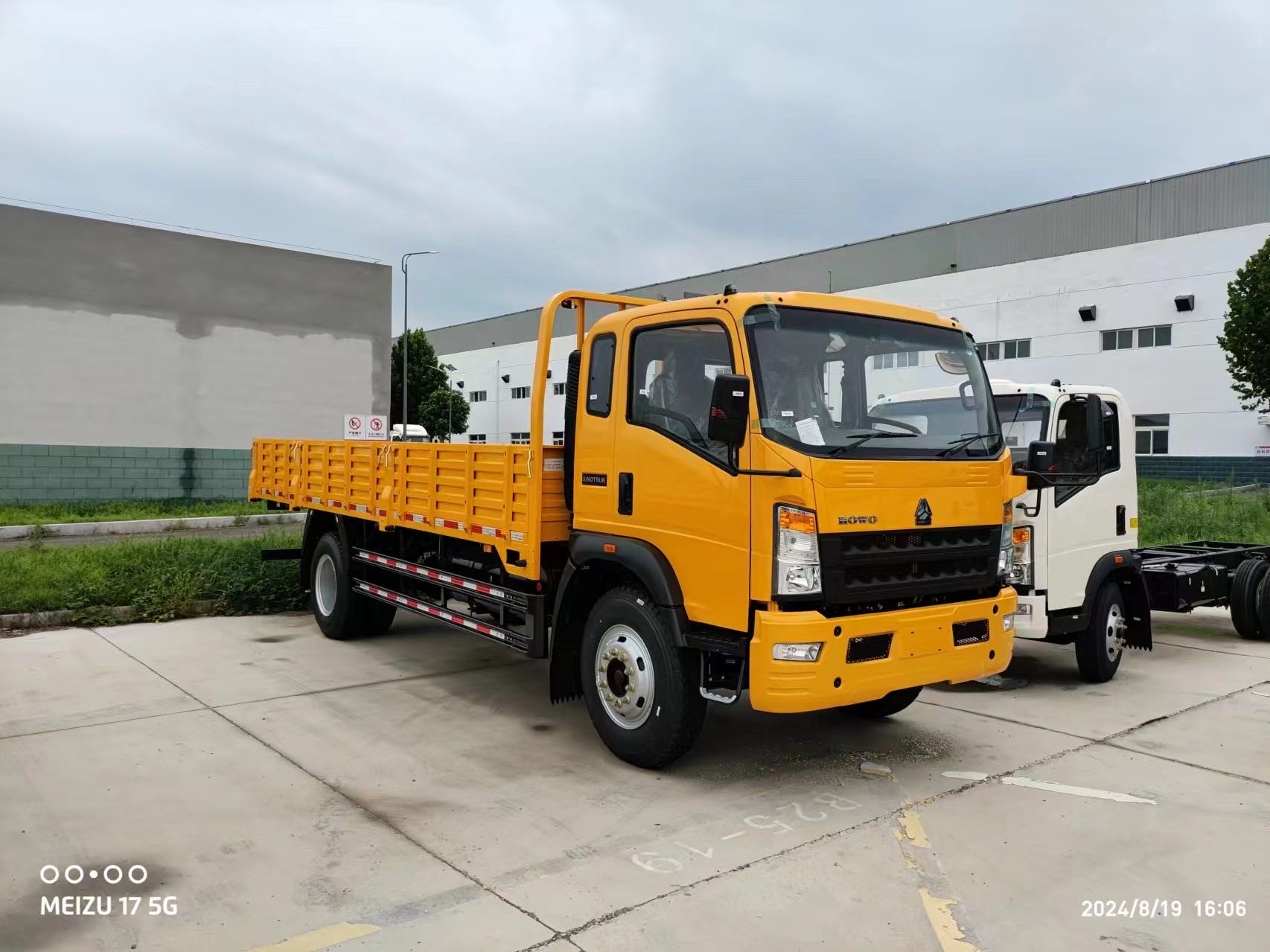 SINOTRUCK HOWO 4×2 Cargo truck