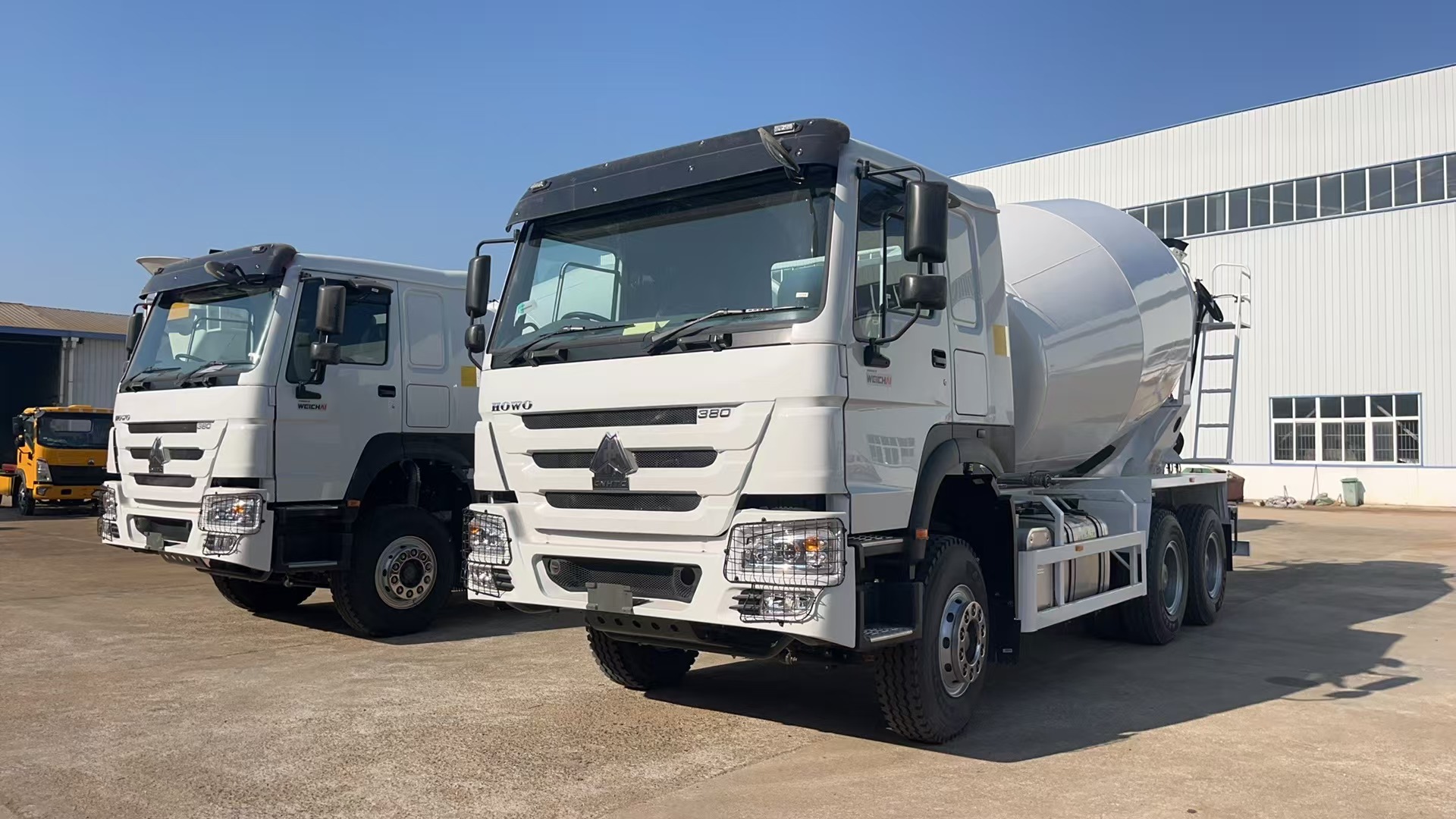 Howo-7 6X4 10 Wheelers 10m³ 12m³ Concrete Mixer Truck 380hp Euro 2 RHD