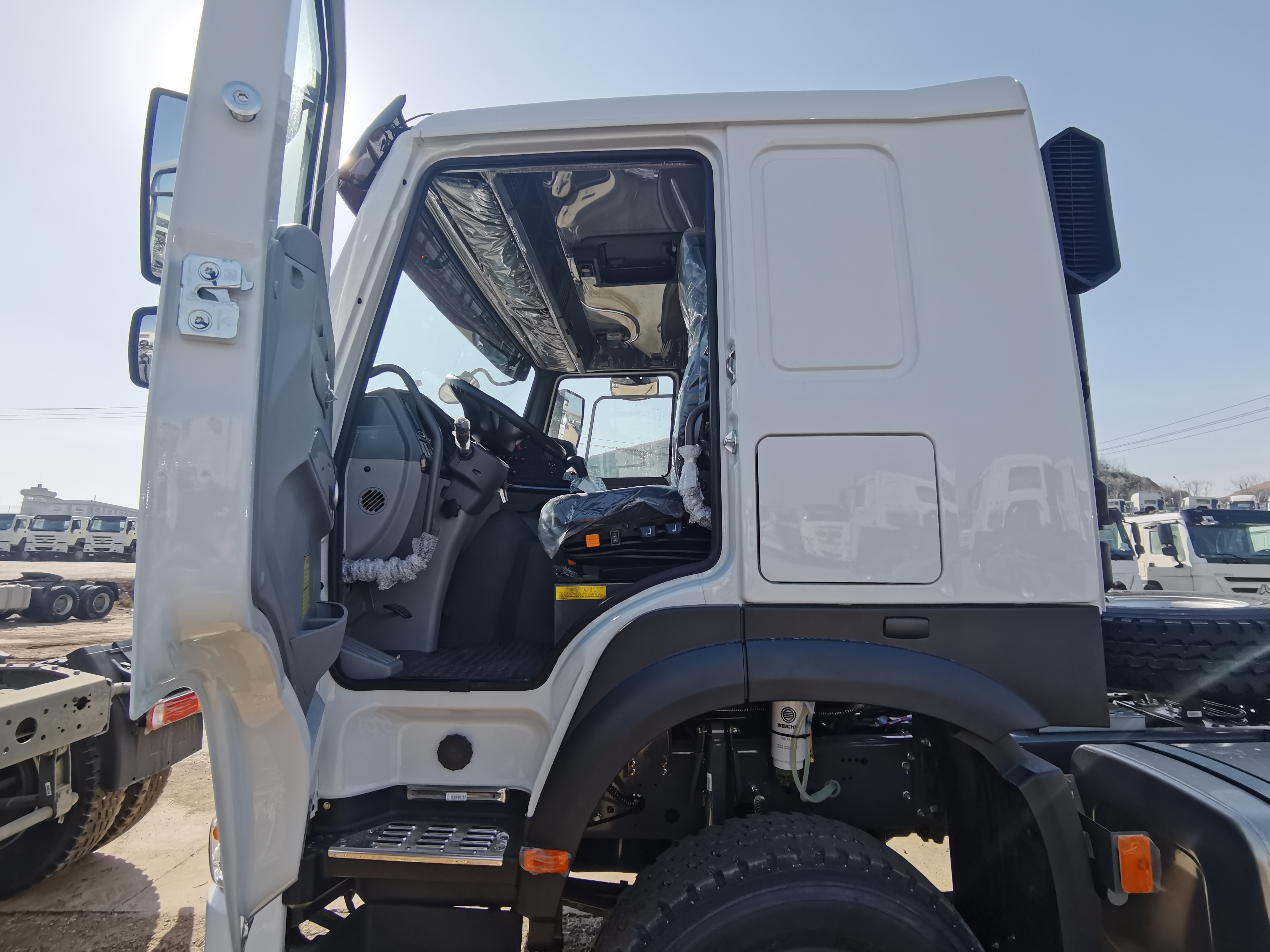 Chinese Best Selling High Quality Sinotruk HOWO 6×4 Tractor Truck To Zambia