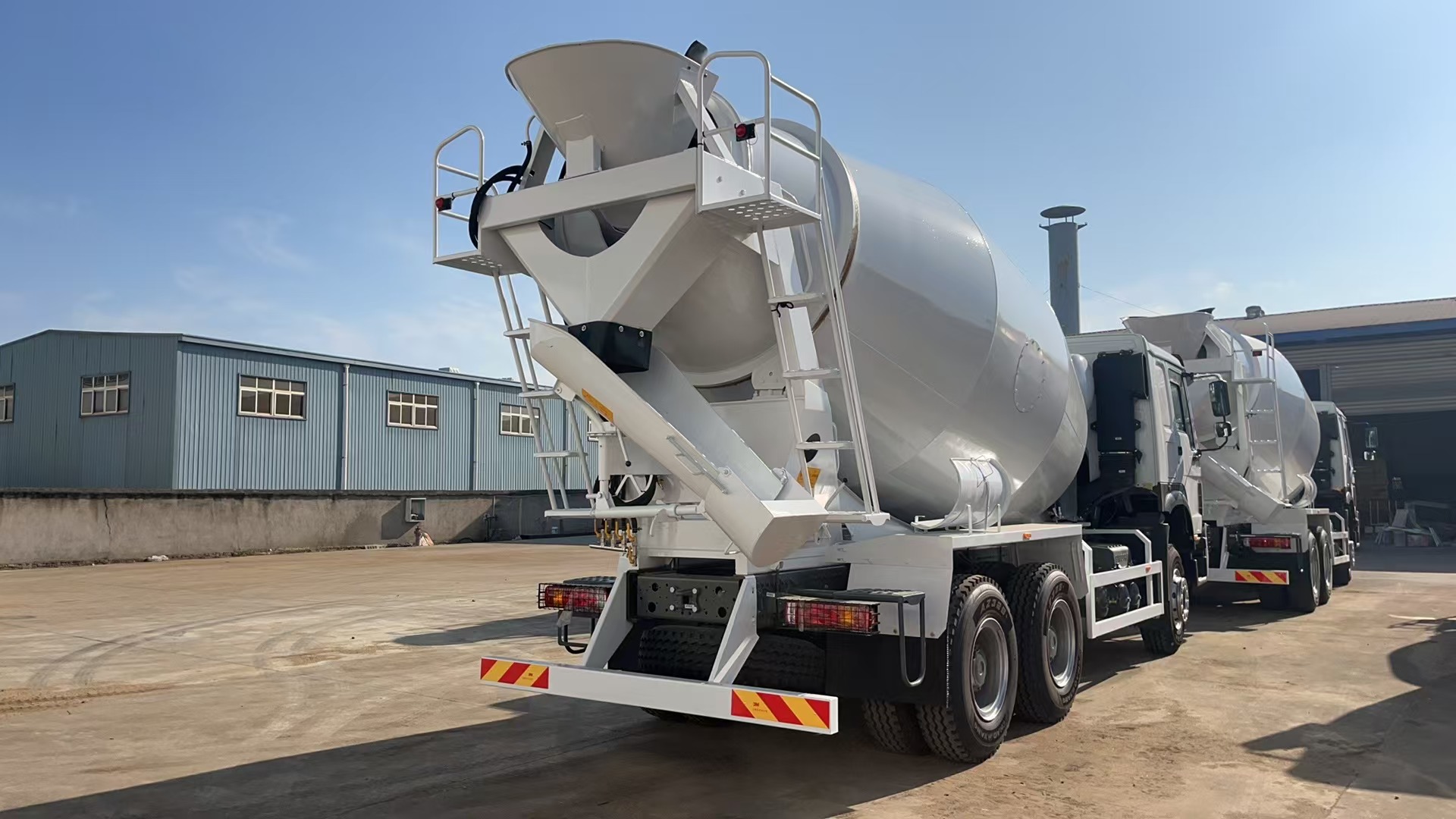 Howo-7 6X4 10 Wheelers 10m³ 12m³ Concrete Mixer Truck 380hp Euro 2 RHD