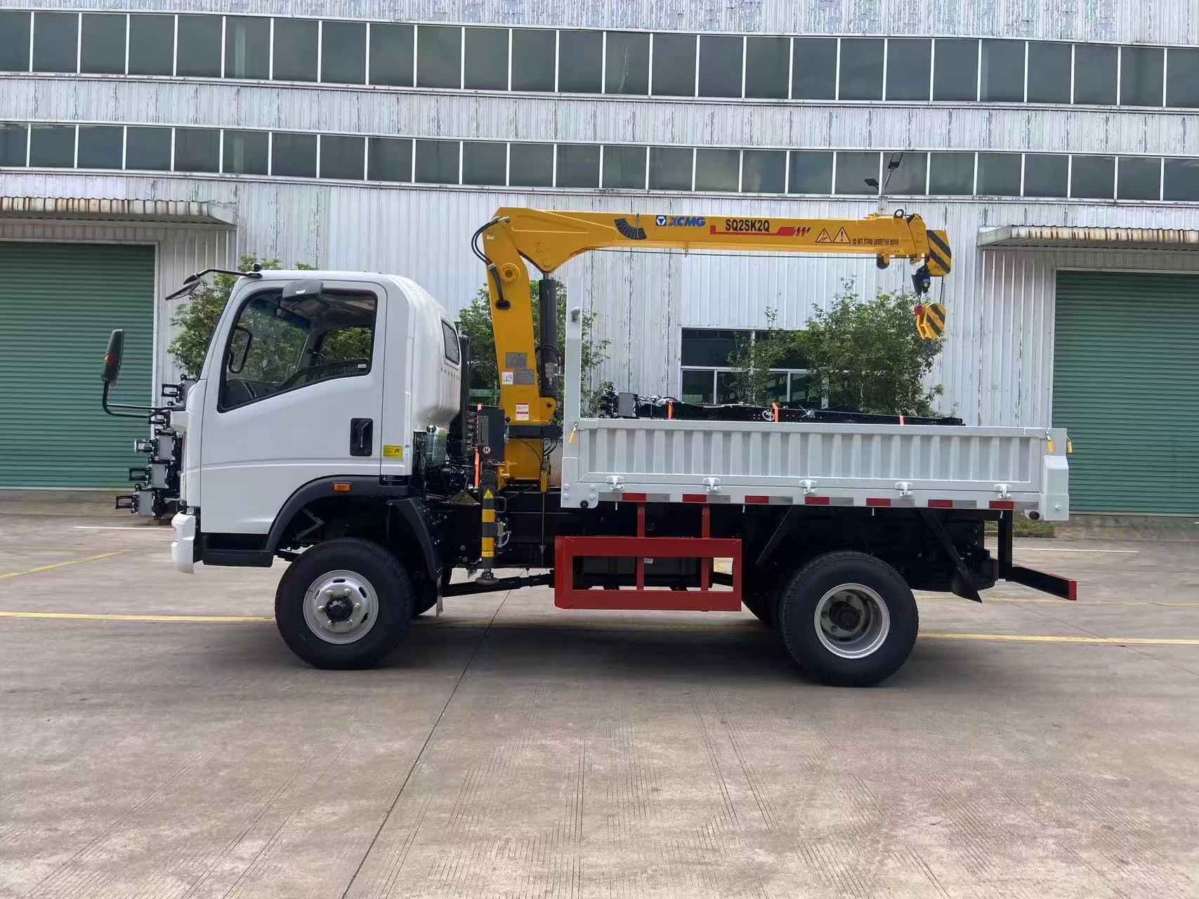 SINOTRUK HOWO 4×2 Mounted-crane Truck 8 tons