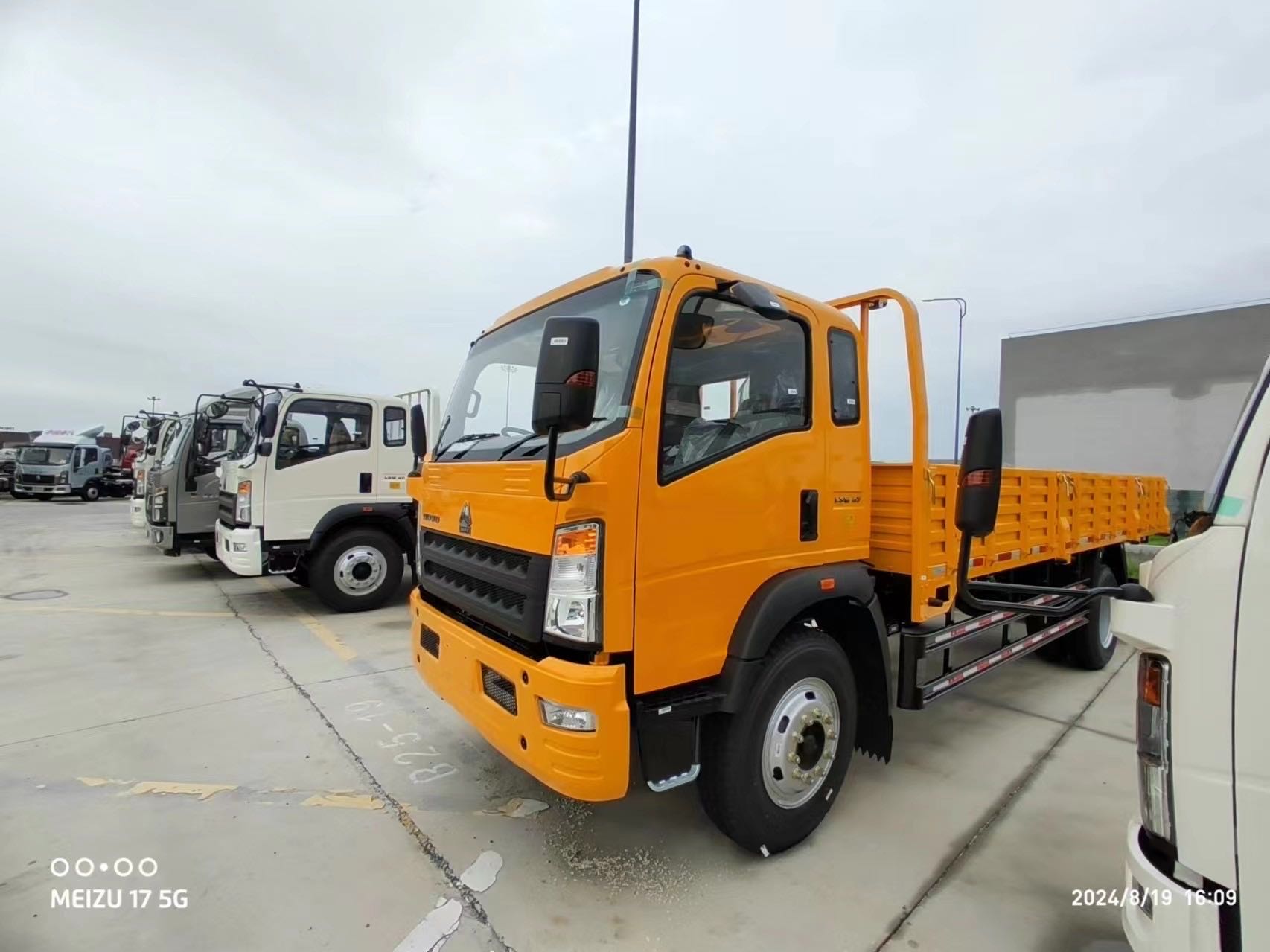 SINOTRUCK HOWO 4×2 Cargo truck