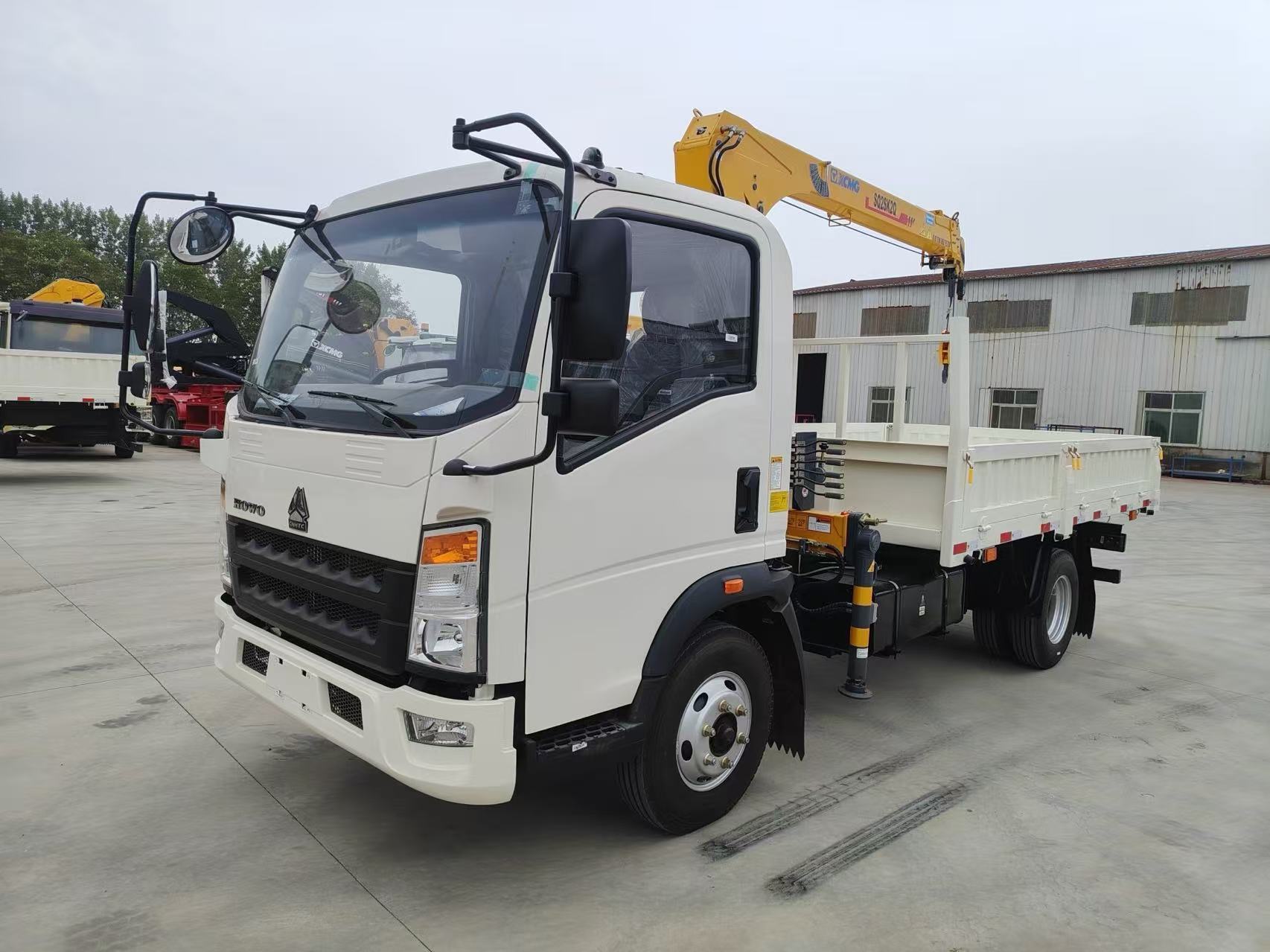 SINOTRUK HOWO 4×2 Mounted-crane Truck 8 tons