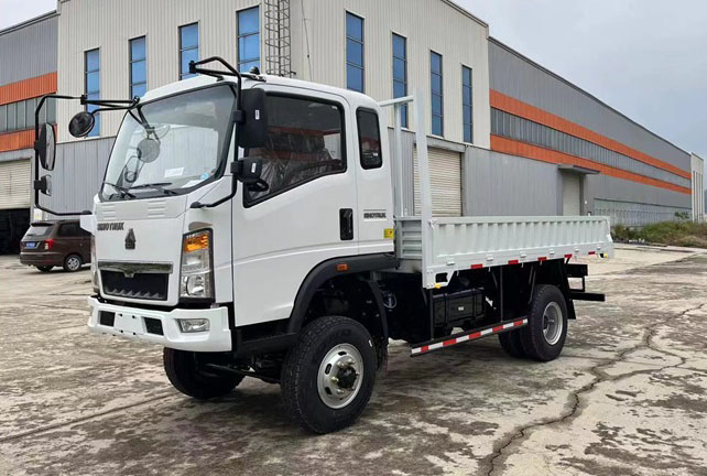 Ready To Ship SINOTRUK HOWO 4X2 4X4 Mini Cargo Truck 5-10 tons For Zimbabwe