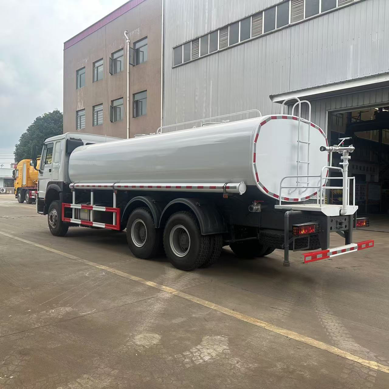 Tanzania 6×4 200000l Fuel Tanker Truck