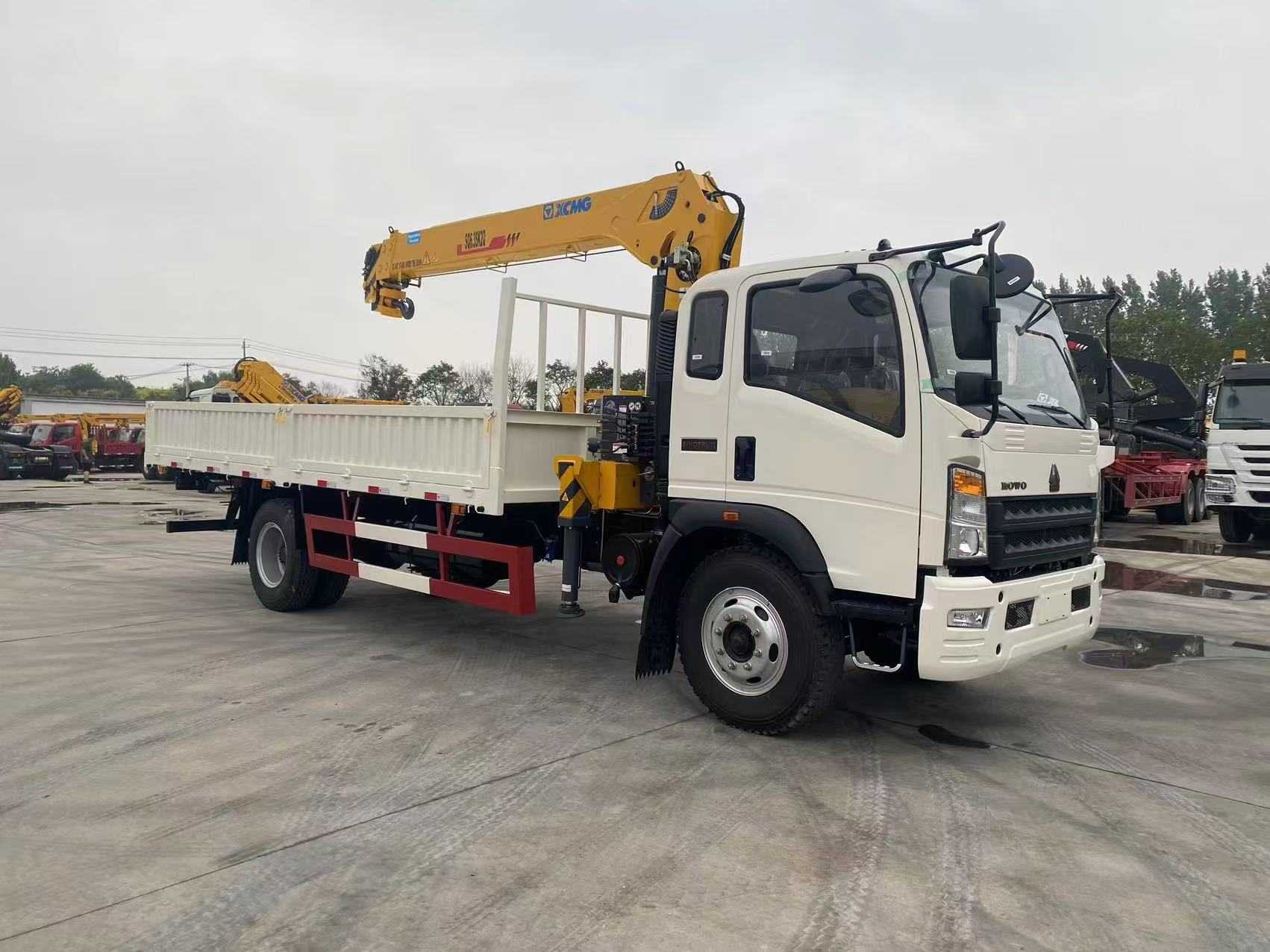 SINOTRUK HOWO 4×2 Mounted-crane Truck 8 tons