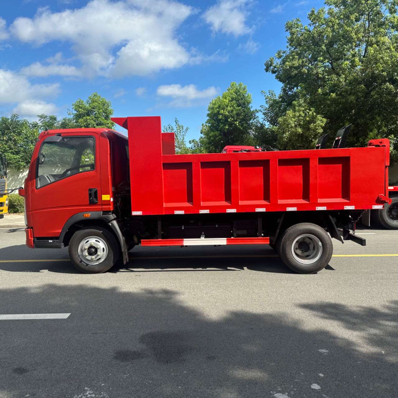 SINOTRUCK HOWO 4×2 Dump Truck 10 tons