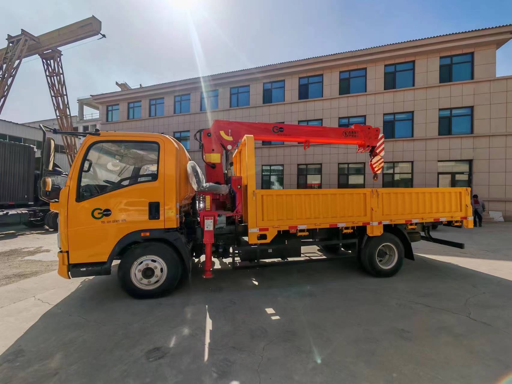 SINOTRUK HOWO 4×2 Mounted-crane Truck 8 tons