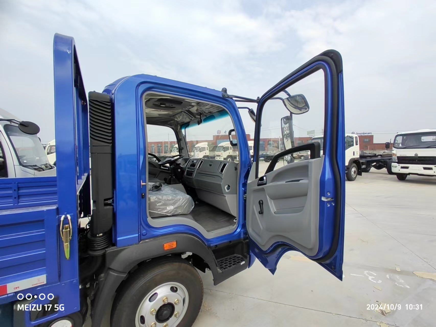 SINOTRUCK HOWO 4×2 Cargo truck