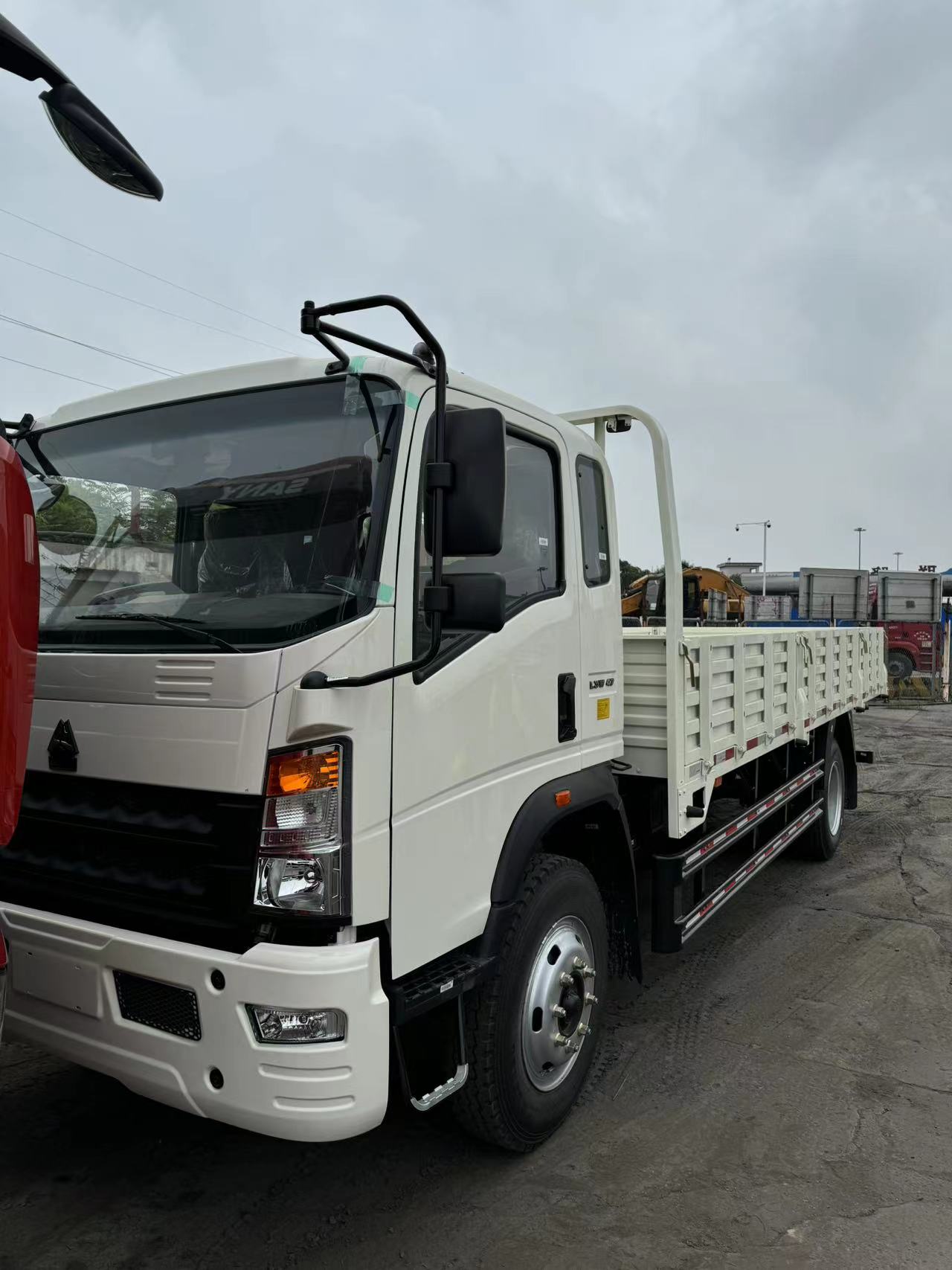 Sinotruck HOWO 4×2 Cargo Truck