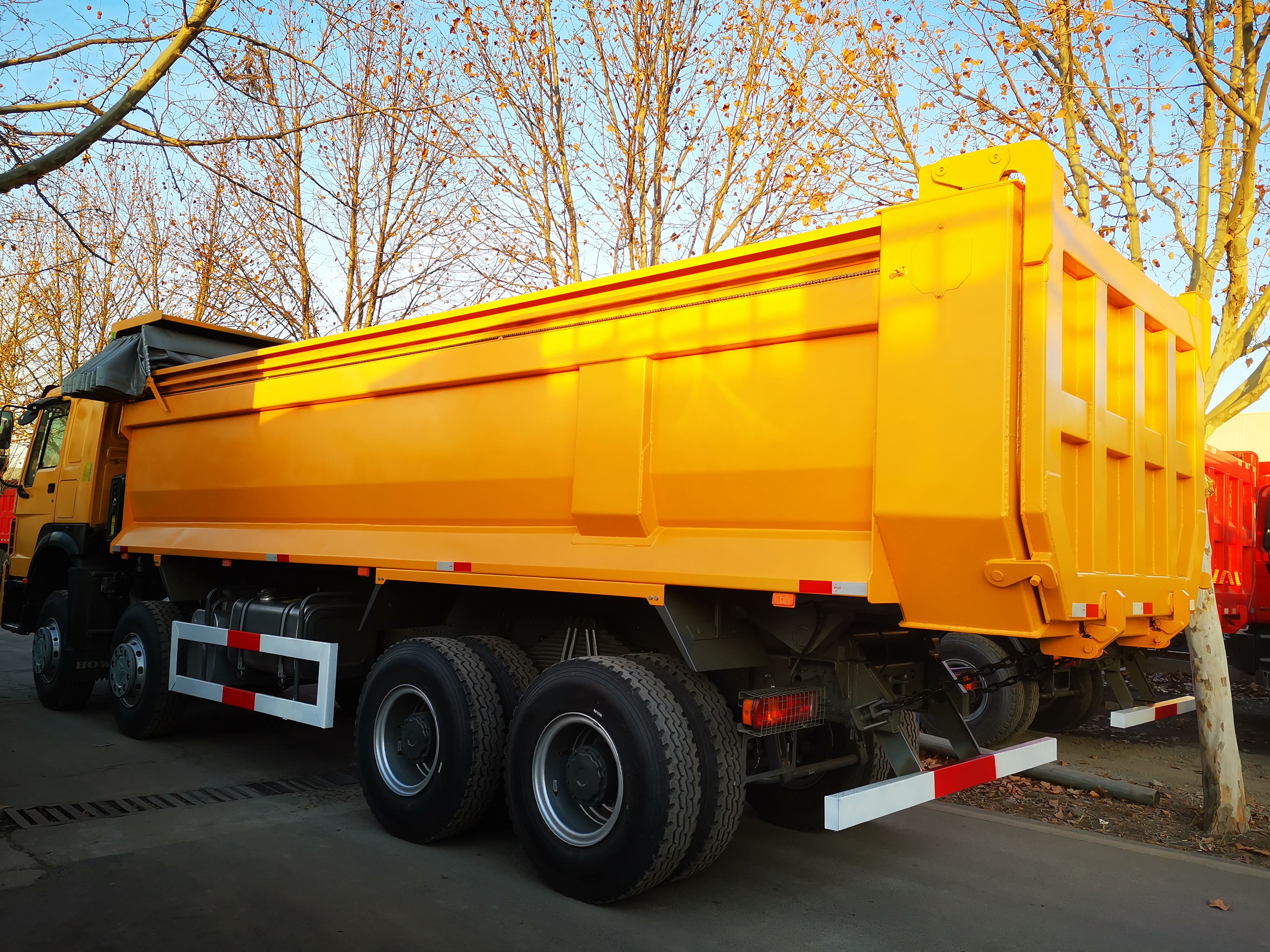 8×4 Dump Truck 400hp in Papua New Guinea