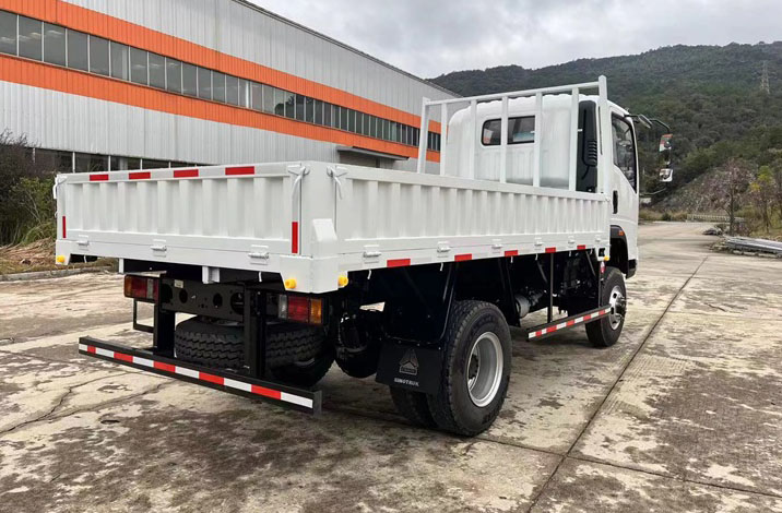 Ready To Ship SINOTRUK HOWO 4X2 4X4 Mini Cargo Truck 5-10 tons For Zimbabwe