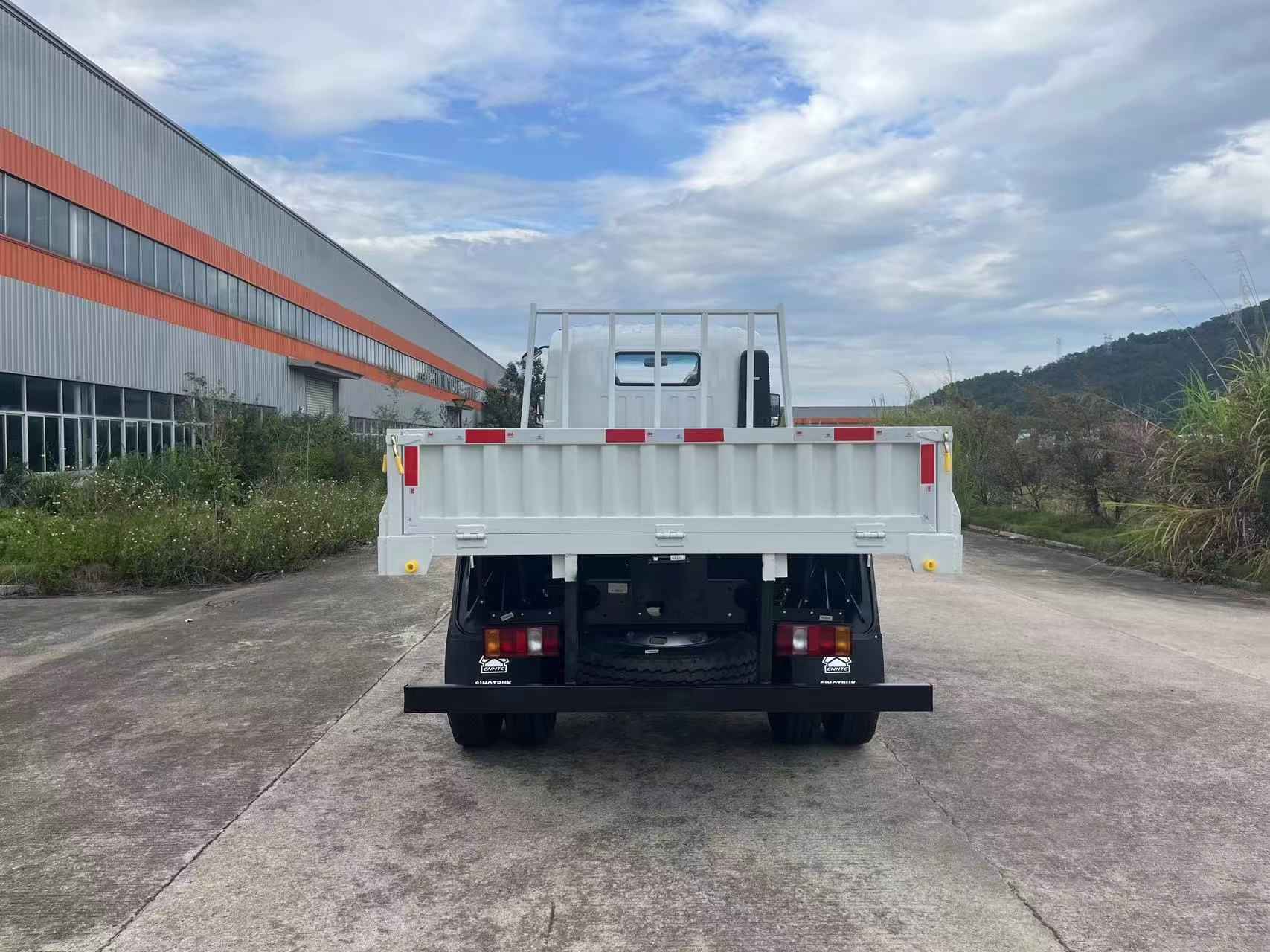 SINOTRUK HOWO 4×2 Mounted-crane Truck 8 tons