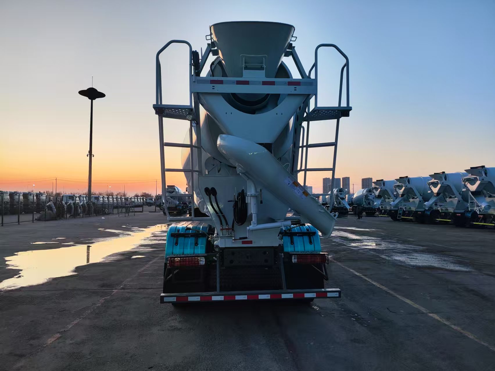 Sinotruk 10 Cubic Concrete Mixer in Djibouti