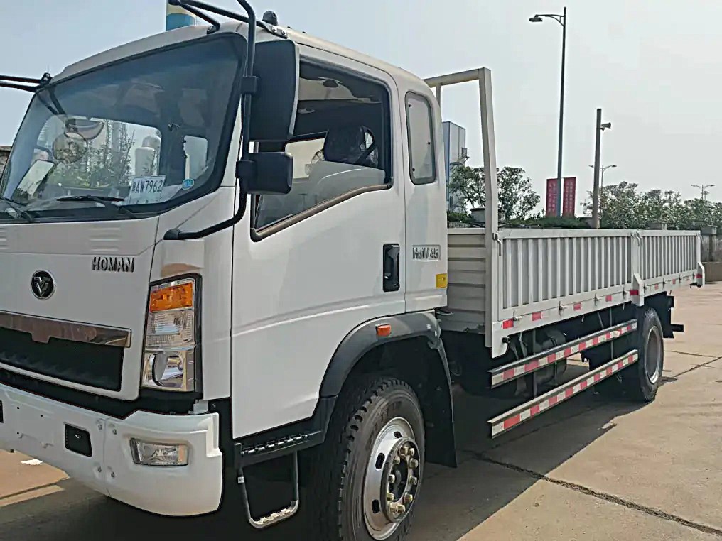 Sinotruck HOMAN 4×2 Cargo Truck 8-10 Tons 130hp Euro 3