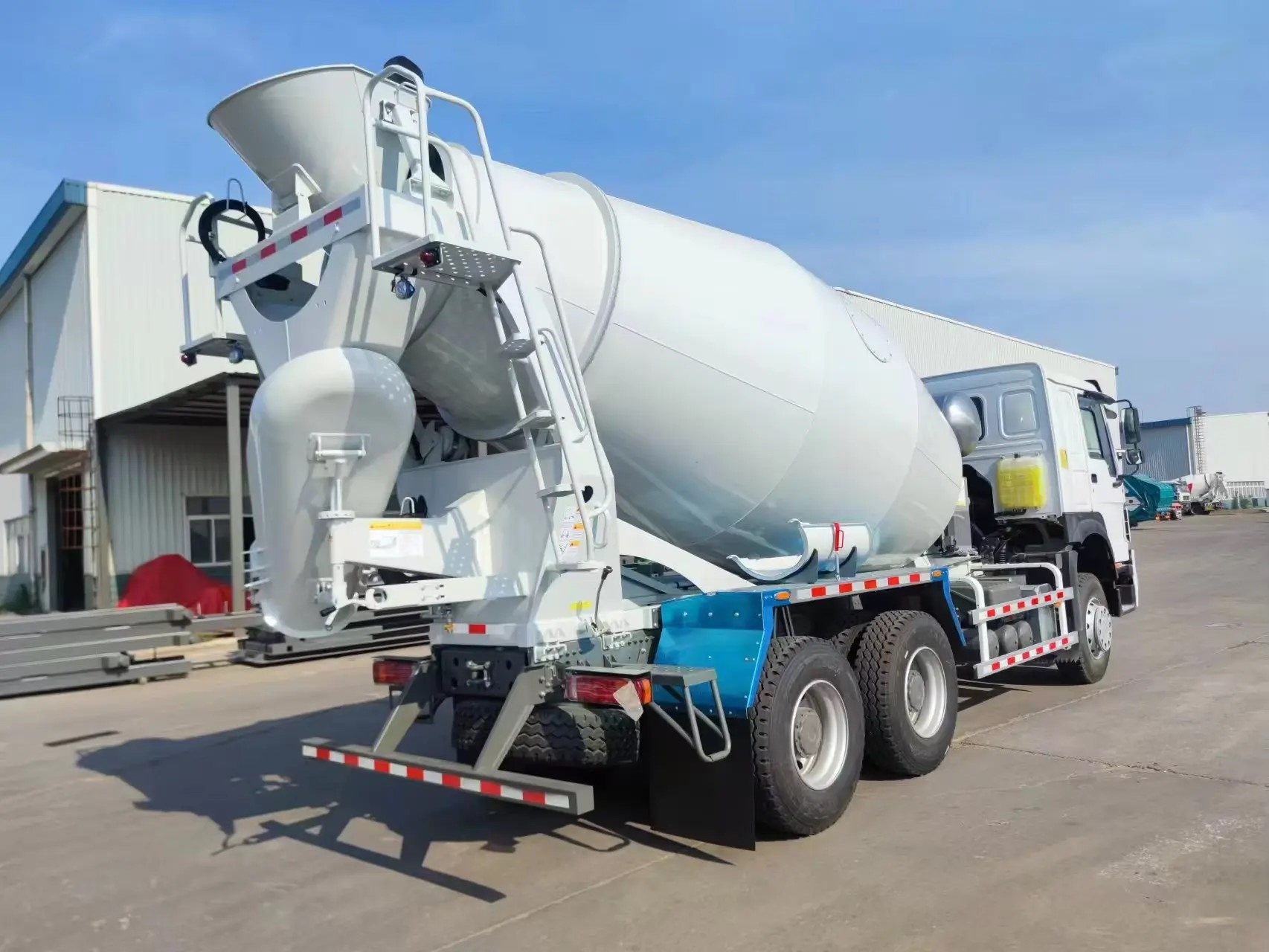 Howo 6X4 10 Wheelers 8m³ Concrete Mixer Truck 380hp Euro 2