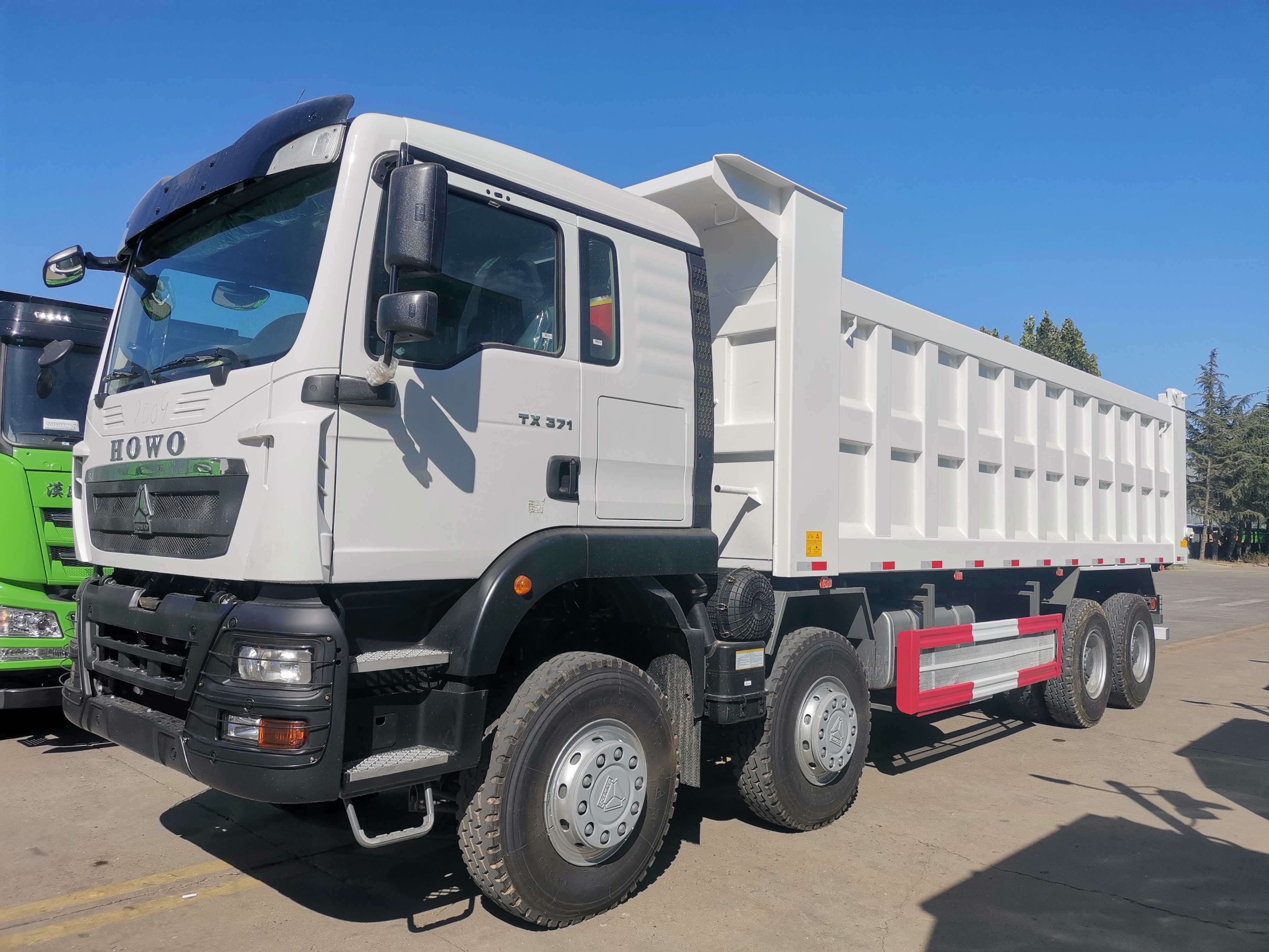 SINOTRUK HOWO 8X4 22 CBM 25 CBM 28 CBM TX DUMP TRUCK 400hp 430hp Algeria