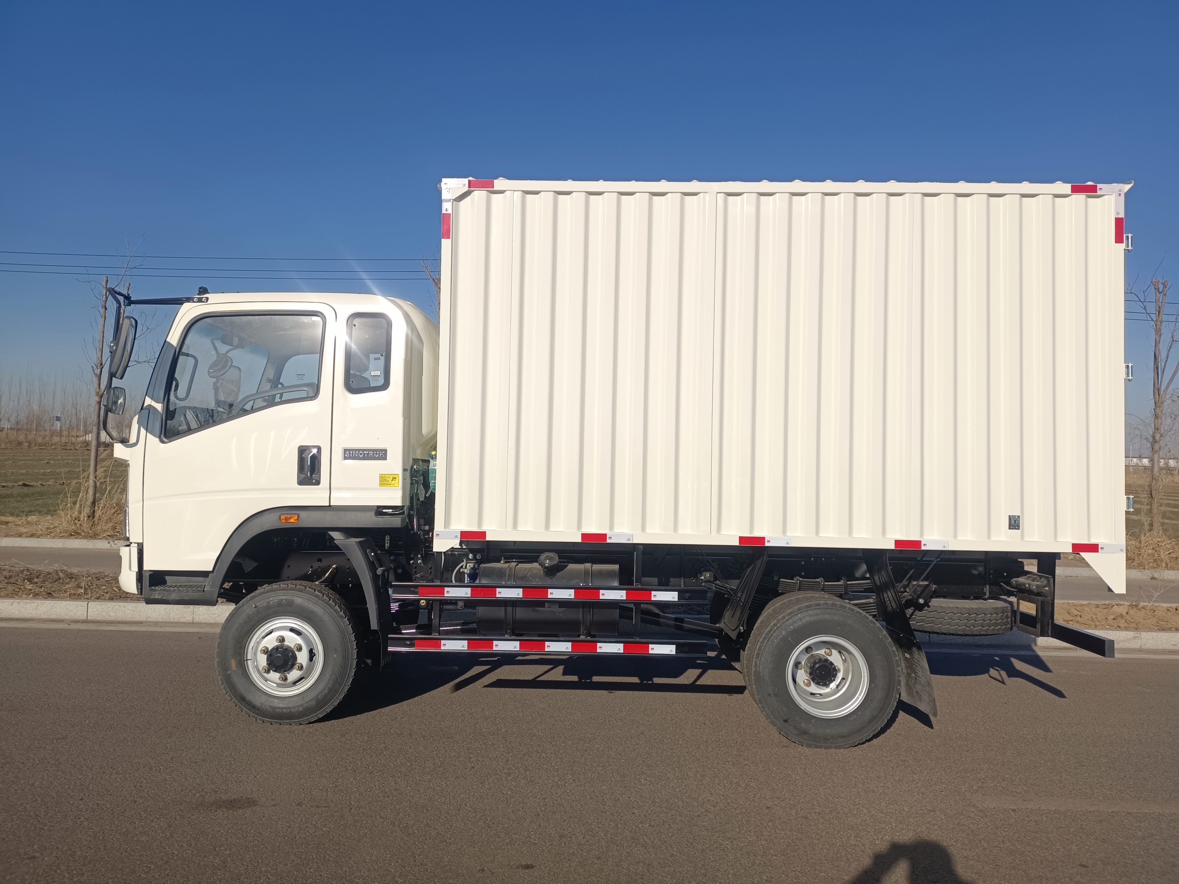 Howo 4×2 diesel  Box truck  for Export