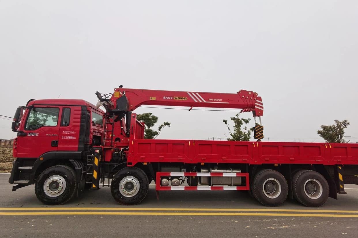 Howo TX 8×4 12 Wheelers Cargo Truck Mounted with Telescopic Crane