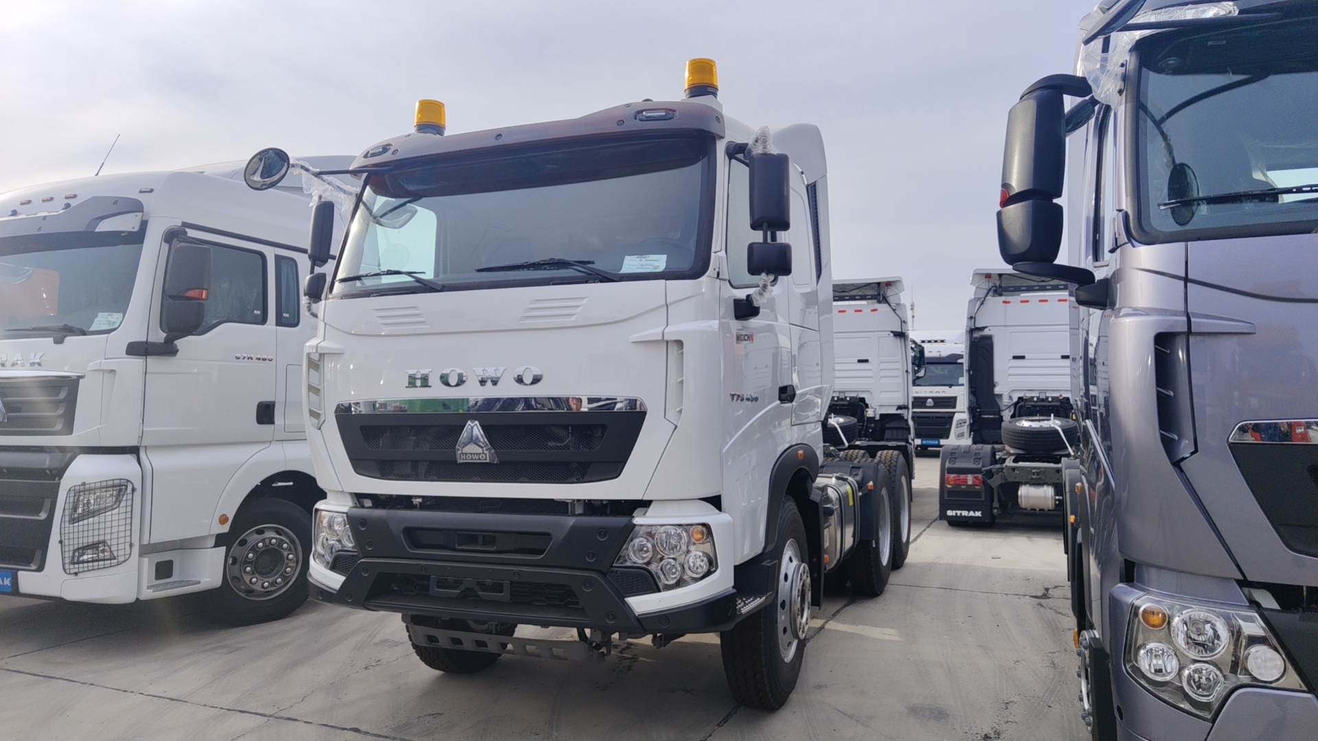 New Model Sinotruk T7h 6x4 Tractor Truck Algeria