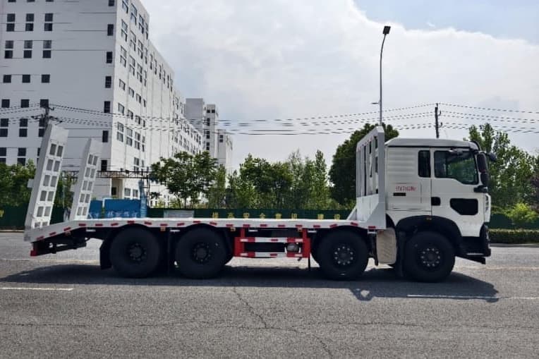 Howo TX 8×4 12 Wheelers Flatbed Tranport Vehicle with Ladder