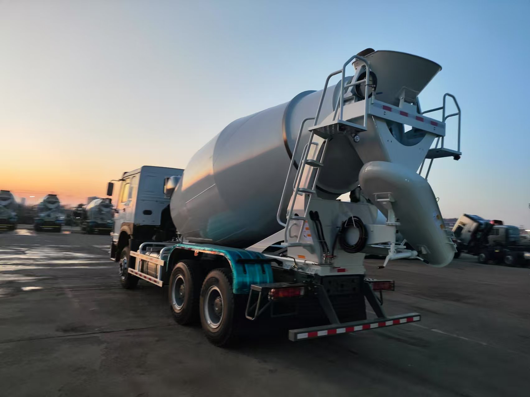 Sinotruk 10 Cubic Concrete Mixer in Djibouti