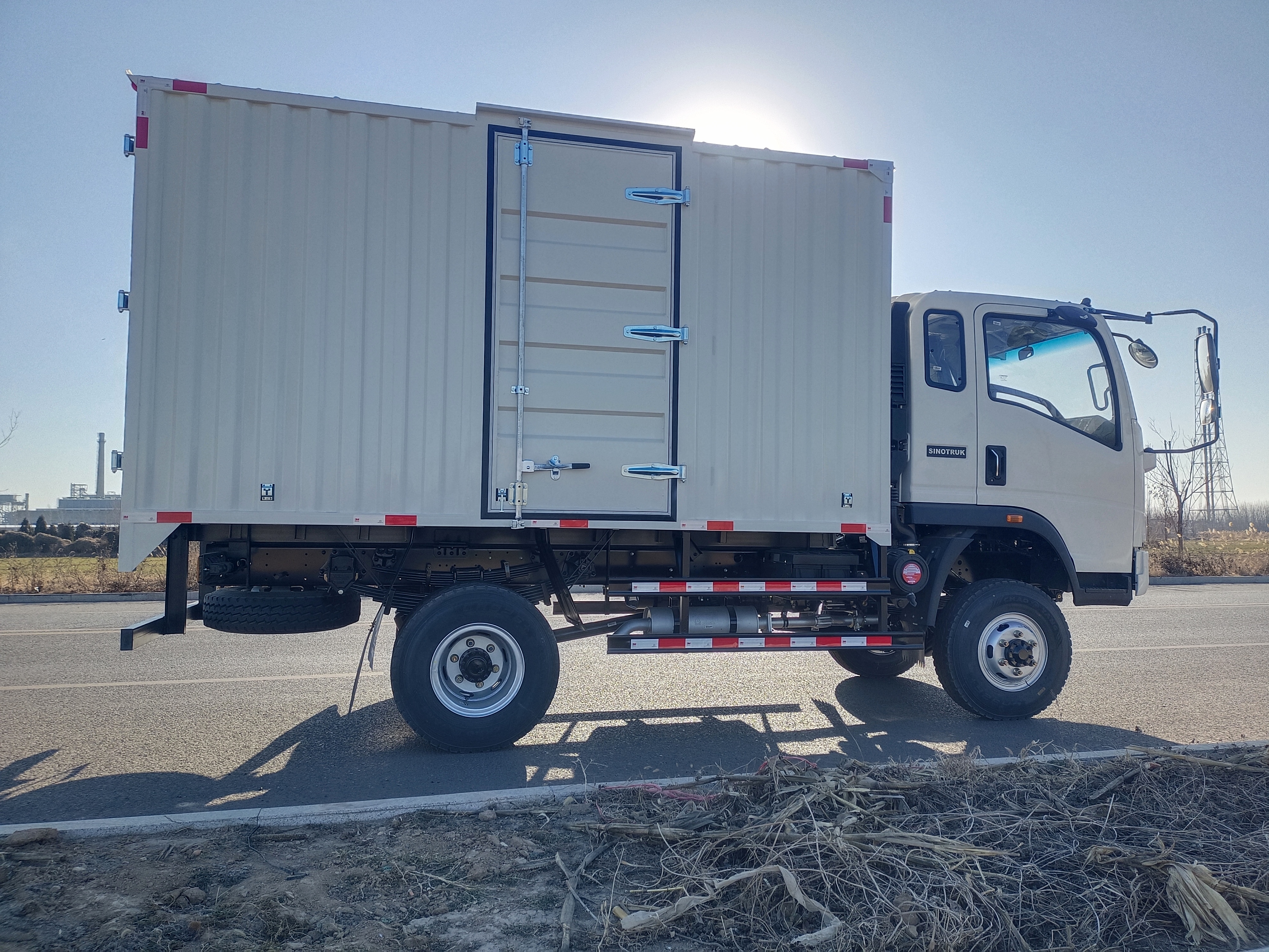 Howo 4x2 diesel  Box truck  for Export