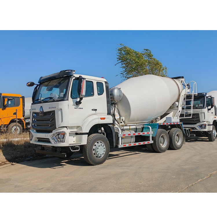 6×4 Sinotruk Concrete Mixer Truck  Uganda