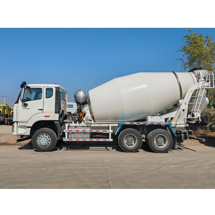 6×4 Sinotruk Concrete Mixer Truck  Uganda