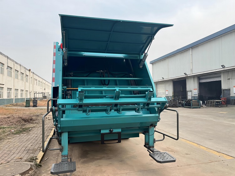 6 Cubic Waste compression Garbage Truck in Congo