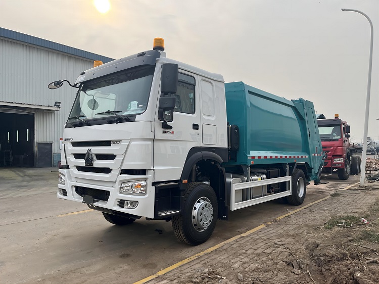 Construction Waste compression Truck in Algeria