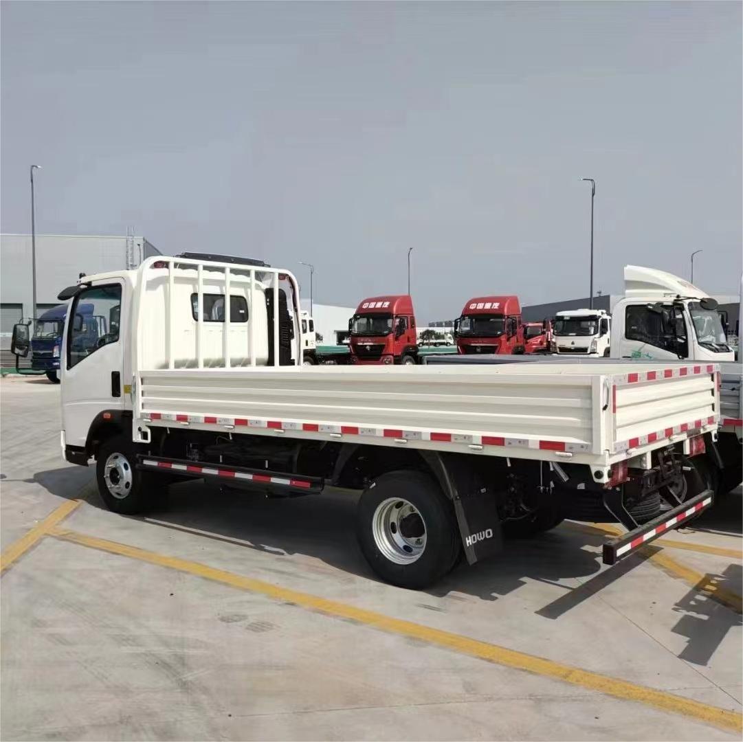 light Cargo box trucks