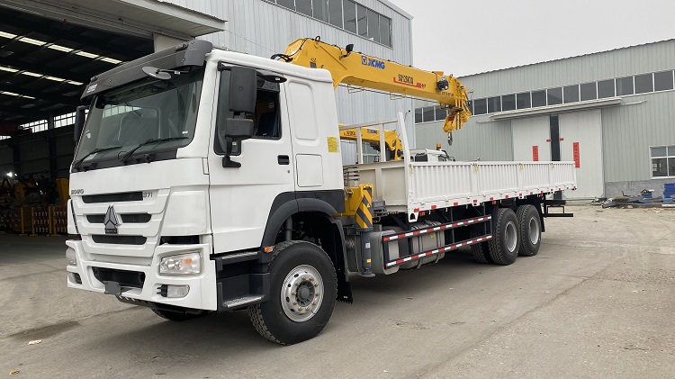 4×2 Cargo Truck With 8 Ton Crane Algeria