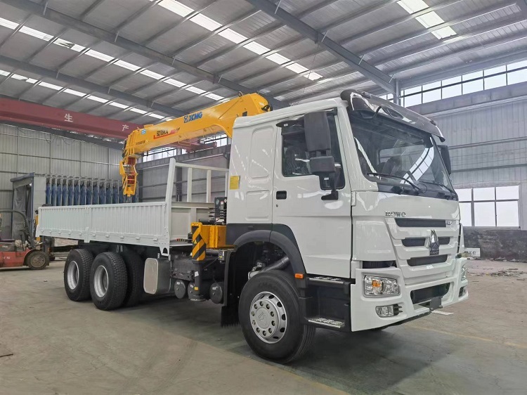 4×2 Cargo Truck With 8 Ton Crane Algeria