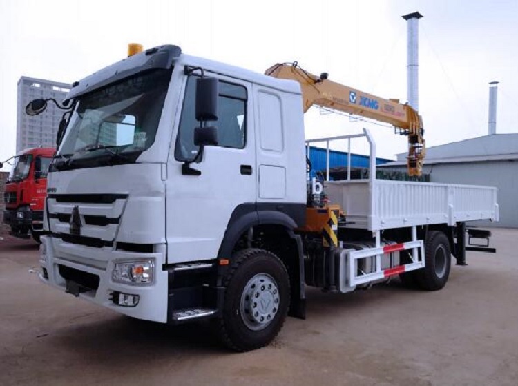 4×2 Cargo Truck With 8 Ton Crane Algeria