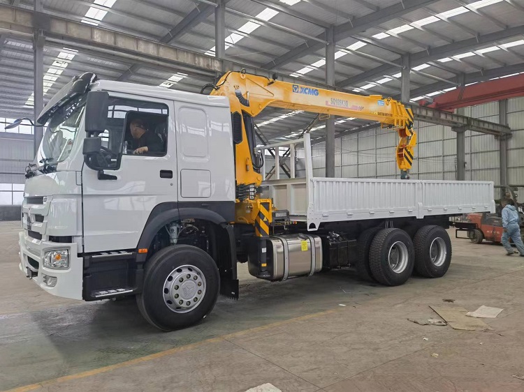 4×2 Cargo Truck With 8 Ton Crane Algeria