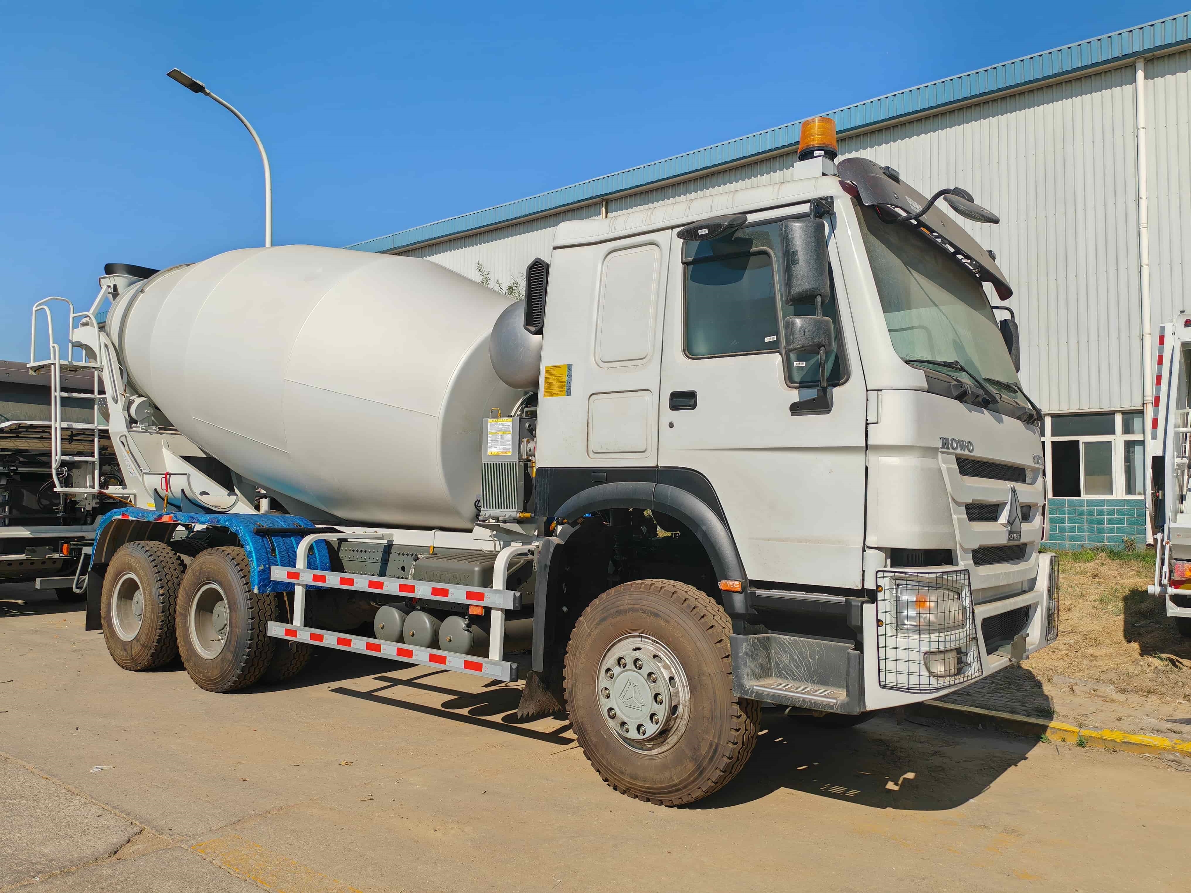 Howo 6X4 10 Wheelers 8m³ Concrete Mixer Truck 380hp Euro 2