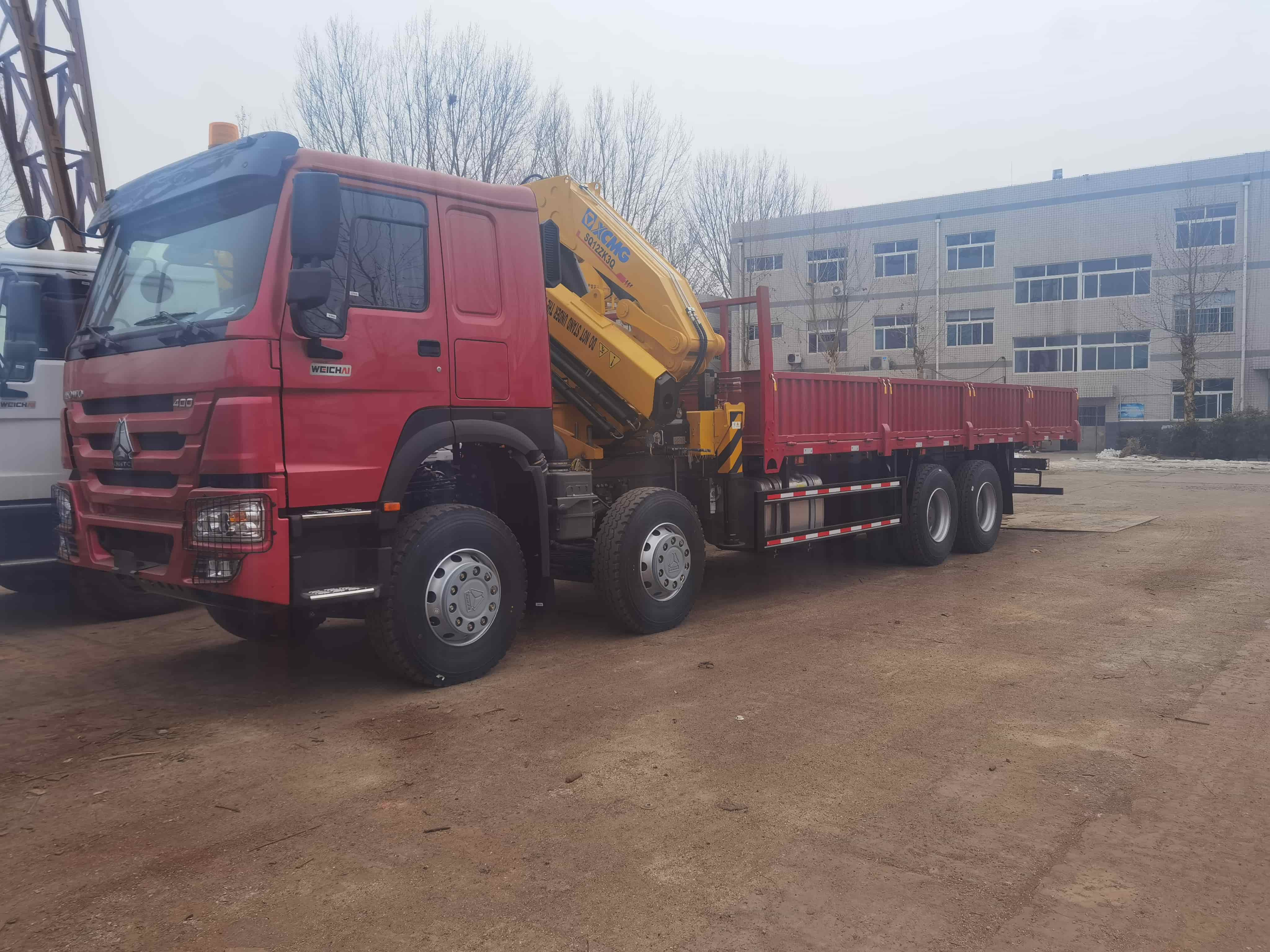 Howo-7 6×4 8×4 Cargo Truck mounted with Knuckle Crane