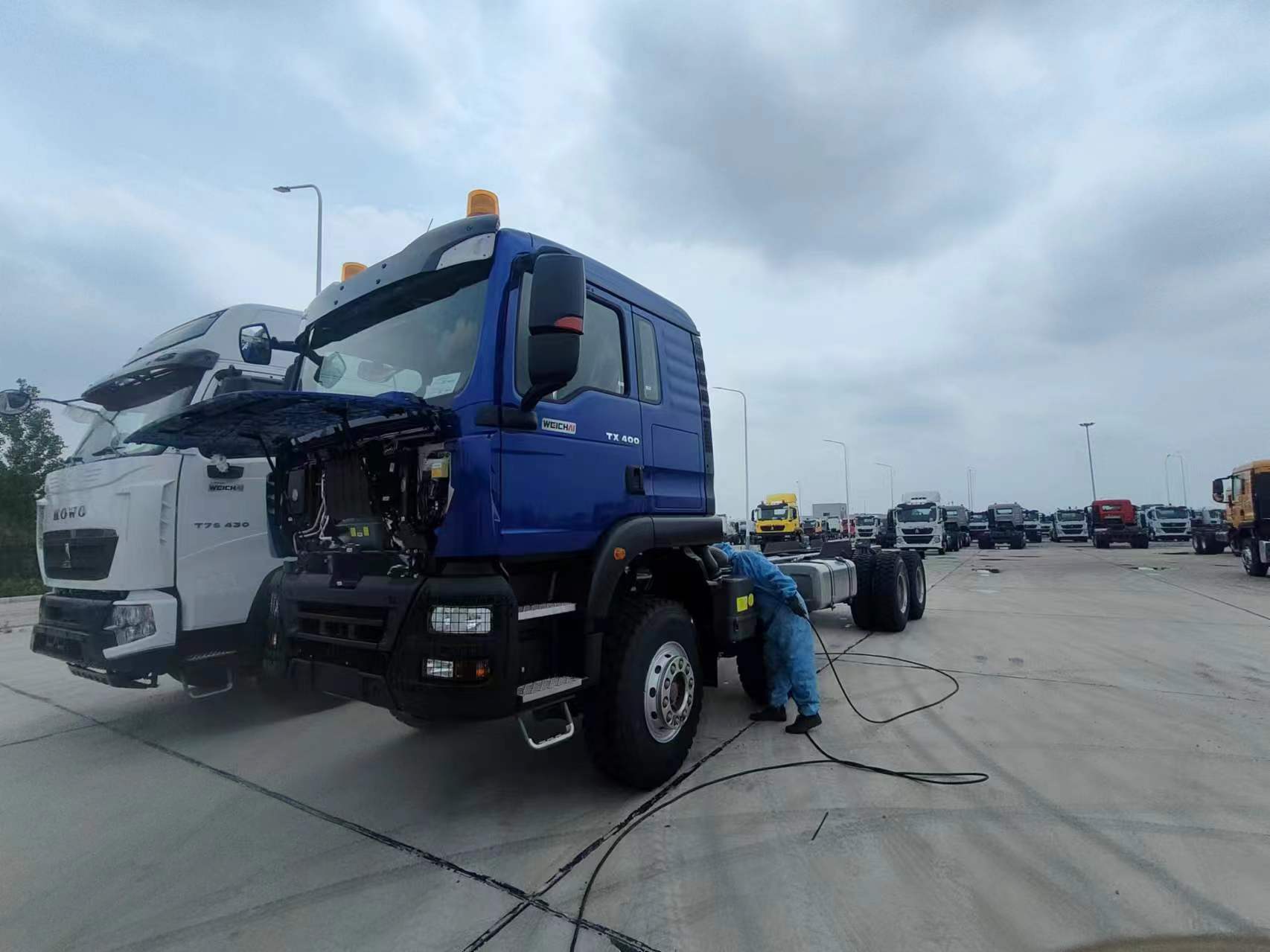 HOWO TX 8X4 DUMP TRUCK CHASSIS 400hp