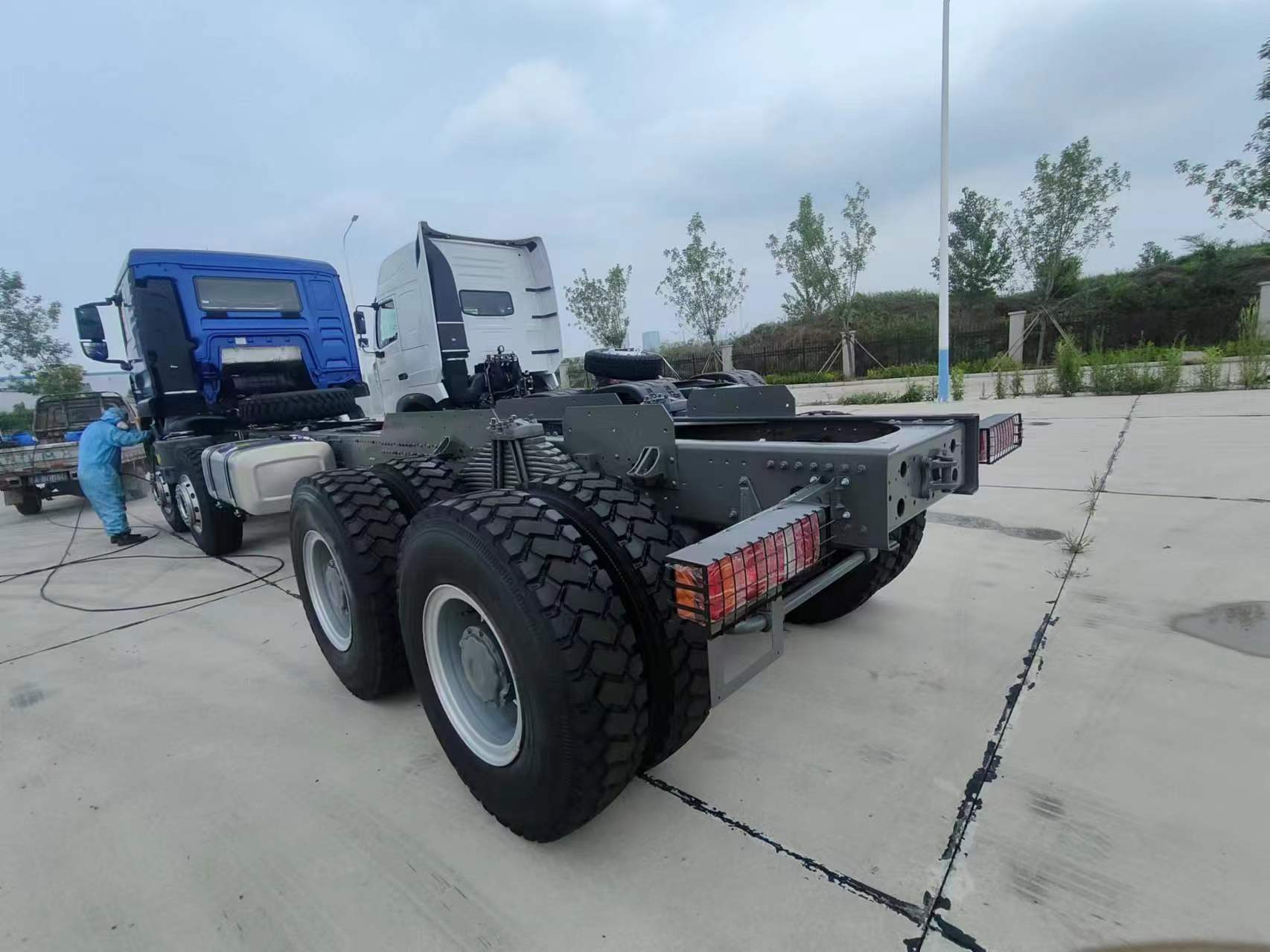 HOWO TX 8X4 DUMP TRUCK CHASSIS 400hp