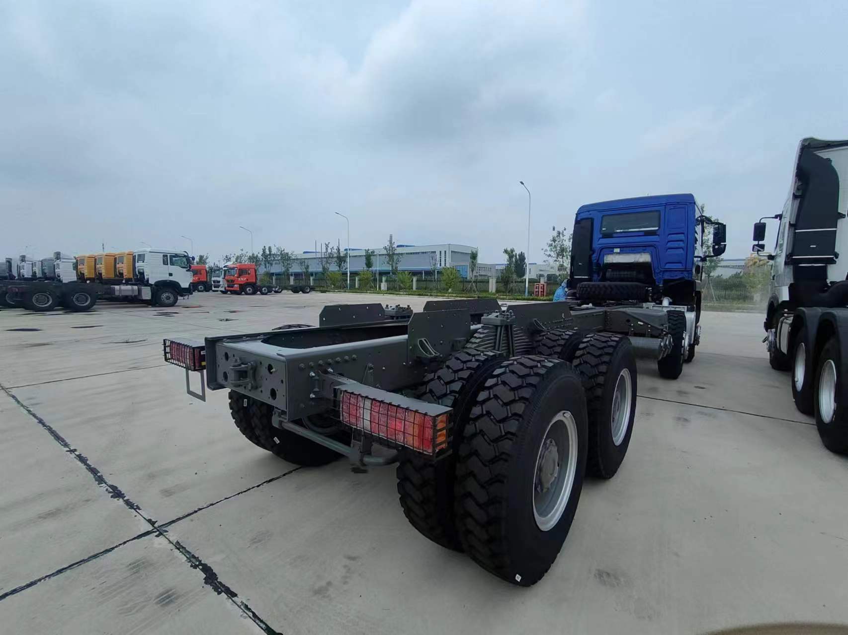 HOWO TX 8X4 DUMP TRUCK CHASSIS 400hp