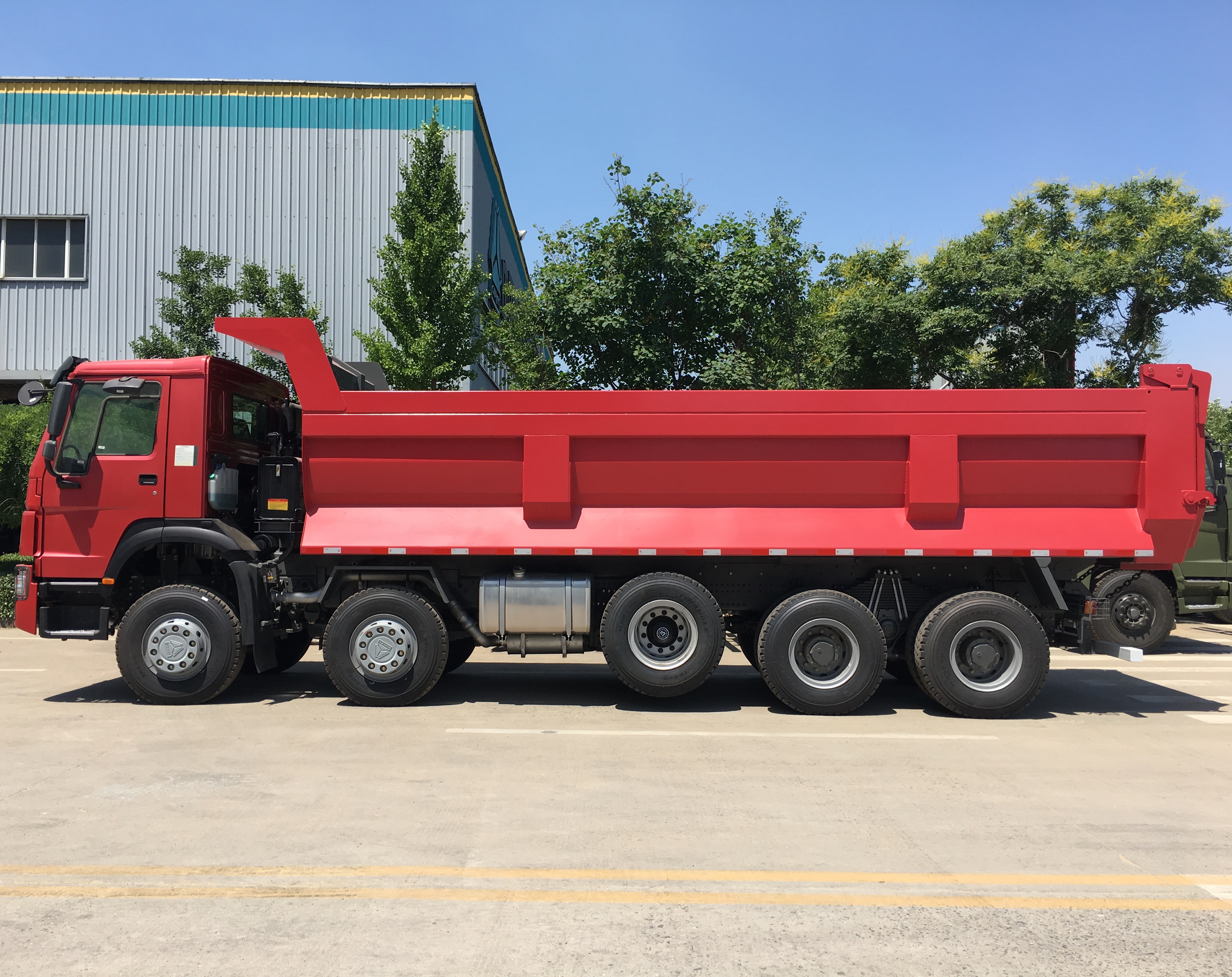 HOWO-7 10X4 DUMP TRUCK 371hp