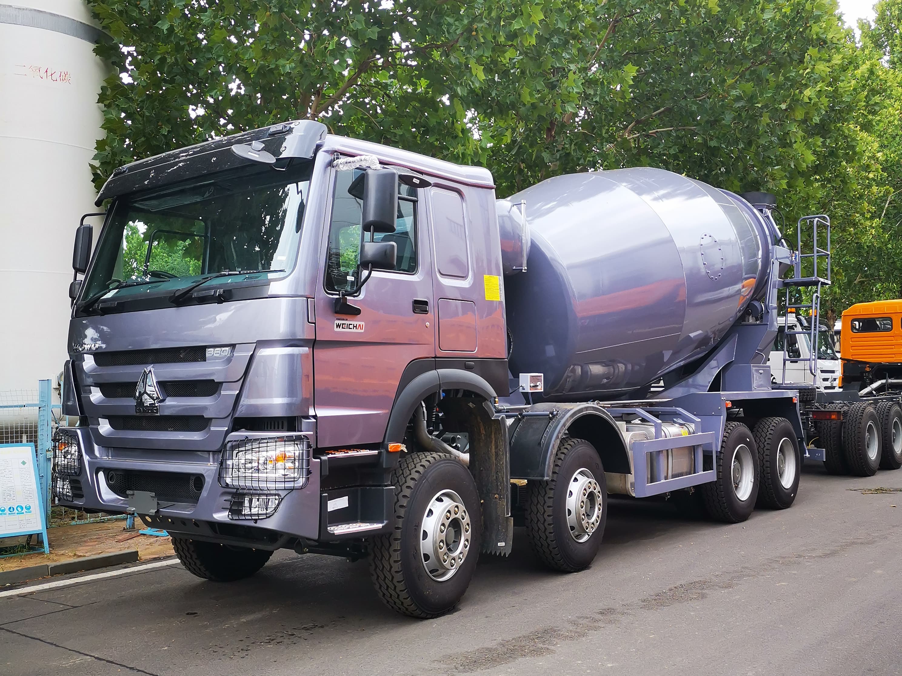 Howo-7 8×4 12 Wheelers Concrete Mixer Truck 380hp Euro 2