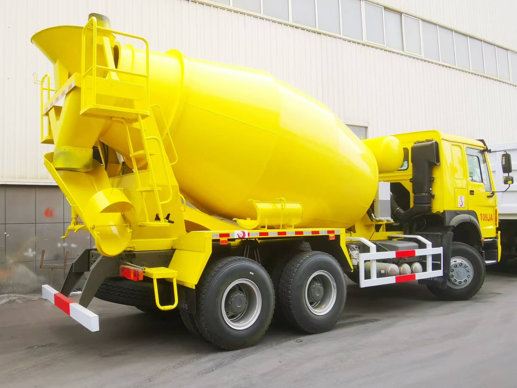 10m³ MIXER TRUCK