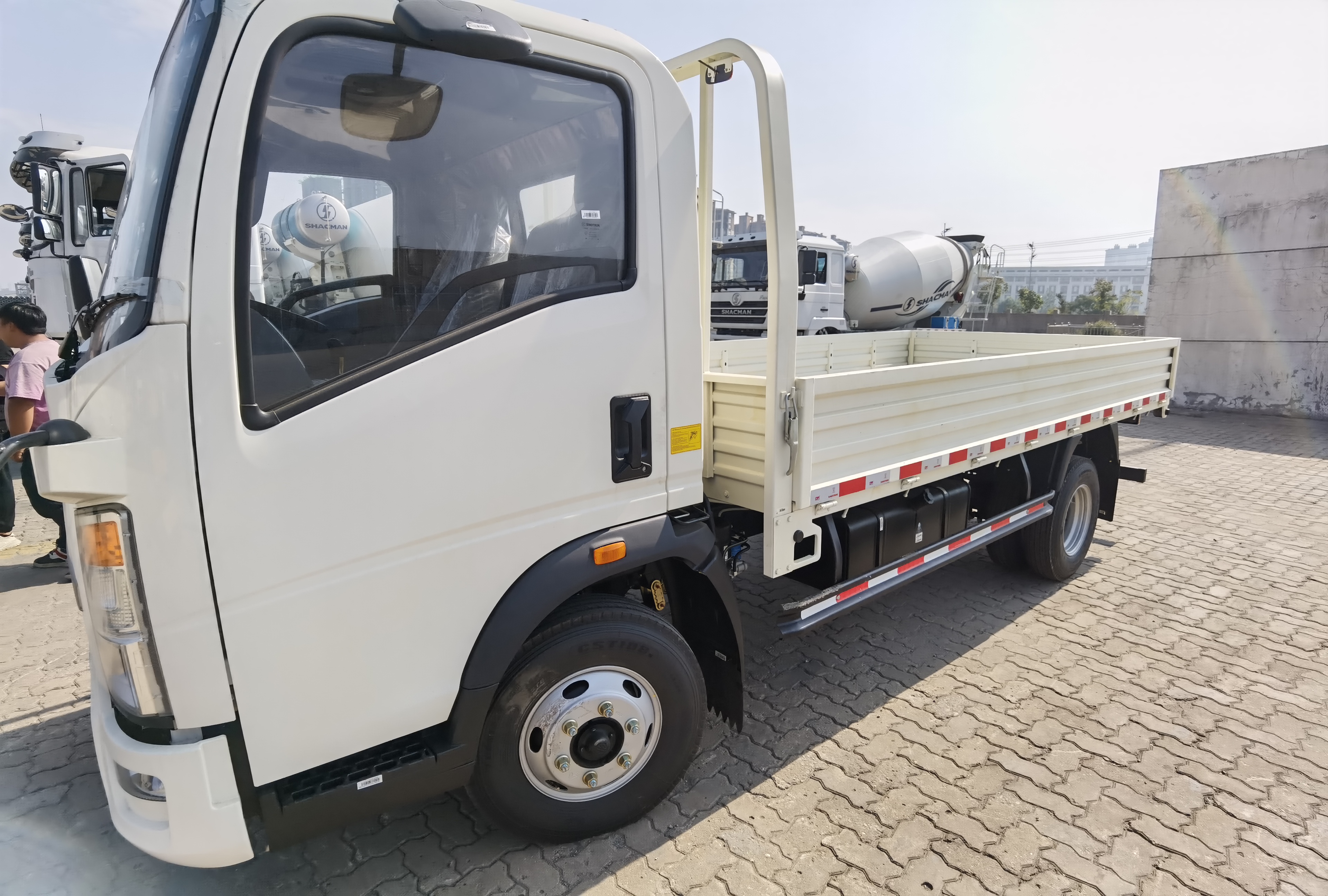 Sinotruk 4×2 cargo truck Tanzania