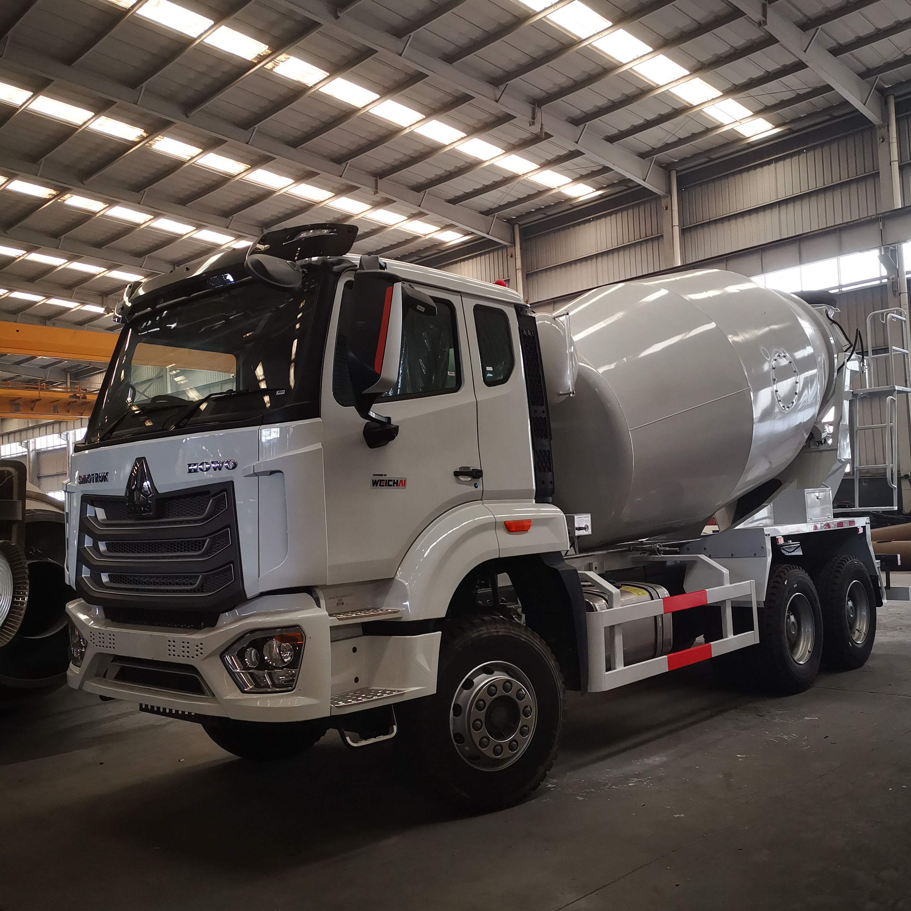 6×4 Sinotruk Concrete Mixer Truck  Uganda