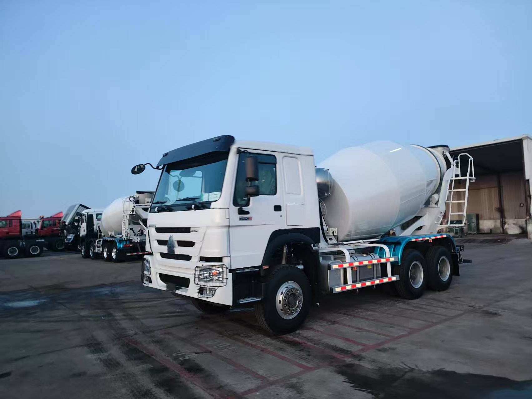 Howo 6X4 10 Wheelers Concrete Mixer Truck 380hp Euro 2 10m³