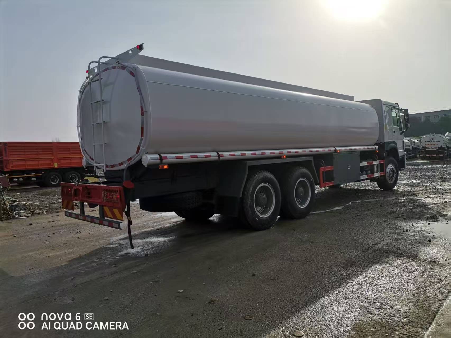 Sinotruck Howo Fuel Tanker Truck 6×4 25 Cubic Nigeria